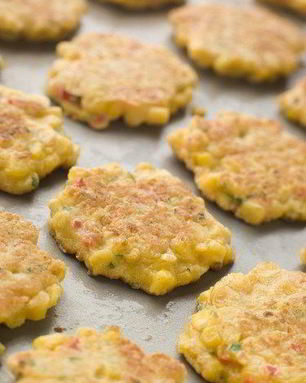 Хрустящие рисовые оладьи с пикантным творожным кремом