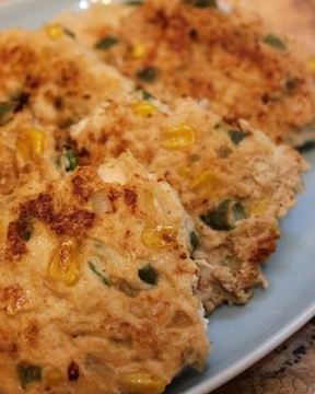 Куриные оладьи с кукурузой и фасолью