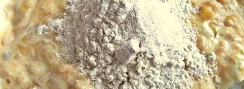 оладьи банановые с конфетами. Шаг 2