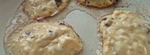 оладьи банановые с конфетами. Шаг 6