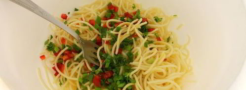 оладьи из спагетти с грибами, зеленью и сыром. Шаг 2