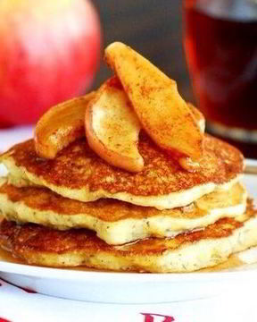 Оладьи на кефире с корицей и яблоком