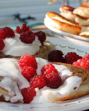 Оладьи с малиной