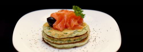 шпинатные оладьи с семгой. Шаг 7