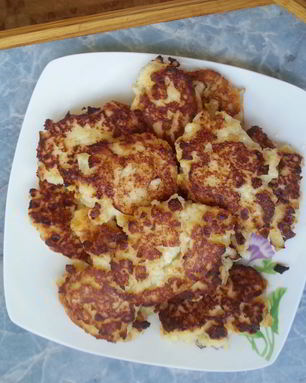 Яблочные оладьи на манной каше