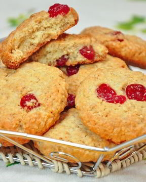 Овсяное печенье с вишней