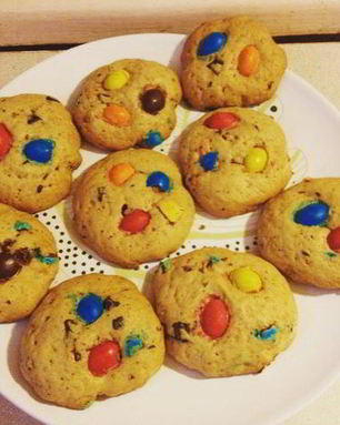 Печенье с M&MS