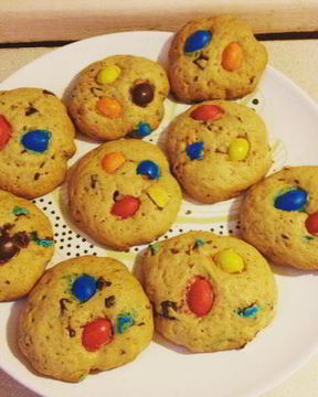 Печенье с M&MS