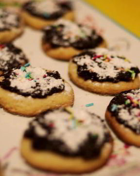 Песочное печенье с шоколадной глазурью