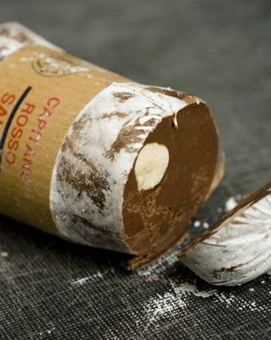 Сладкие колбаски из какао и печенья