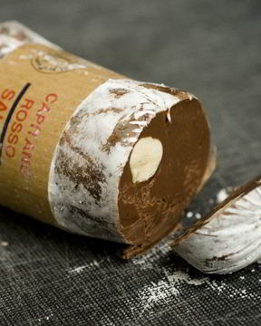 Сладкие колбаски из какао и печенья