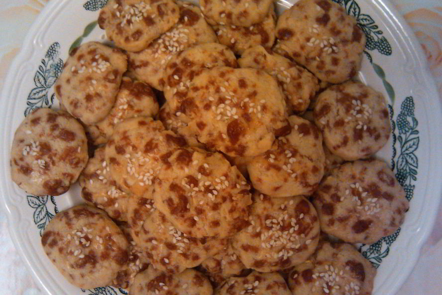 Рецепт сырное печенье с кунжутом