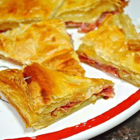 Пироги из слоеного теста