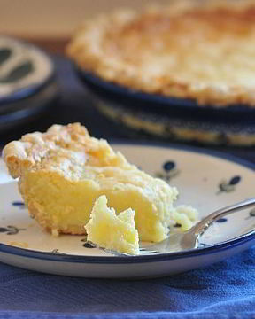 Кефирный пирог в мультиварке