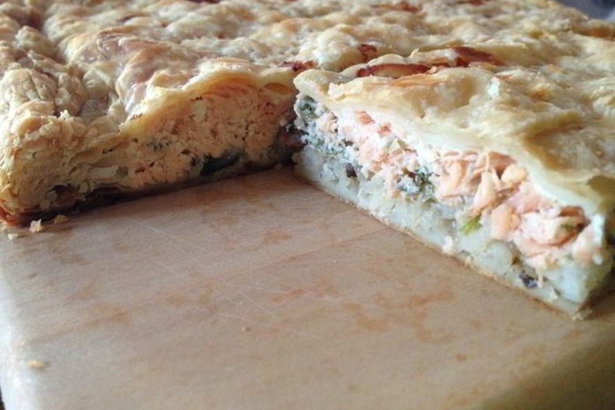 Рецепт пирог с лососиной с слоеном тесте