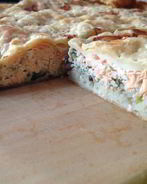 Пирог с лососиной с слоеном тесте