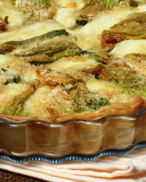 Пирог с цветками цукини и моцареллой