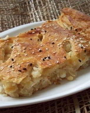 Слоеный пирог с капустой и яйцом