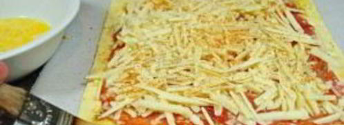 слоеный пирог с сыром и колбасой. Шаг 3