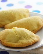 Дрожжевые пирожки с творогом