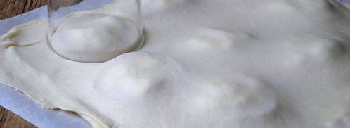 пирожки бомбочки с творогом и помидорами. Шаг 12