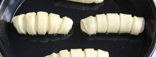 пирожки из дрожжевого теста с яблоками и повидлом. Шаг 14