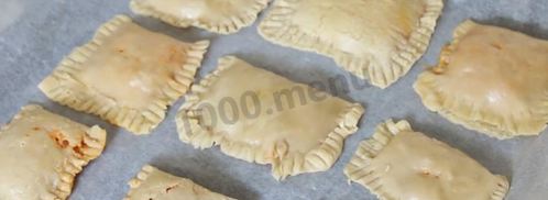 пирожки из слоеного теста с капустой в духовке. Шаг 11