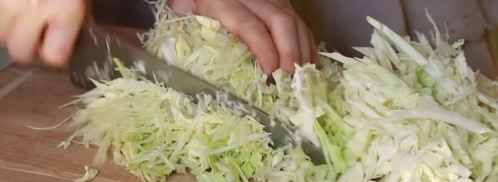 пирожки из слоеного теста с капустой в духовке. Шаг 3