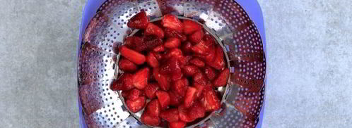 пирожки из слоеного теста с клубникой. Шаг 4