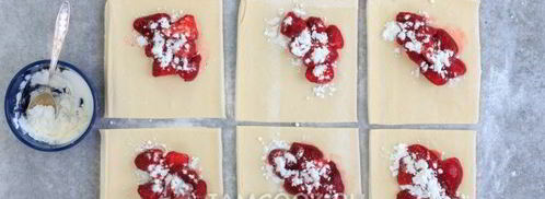 пирожки из слоеного теста с клубникой. Шаг 9