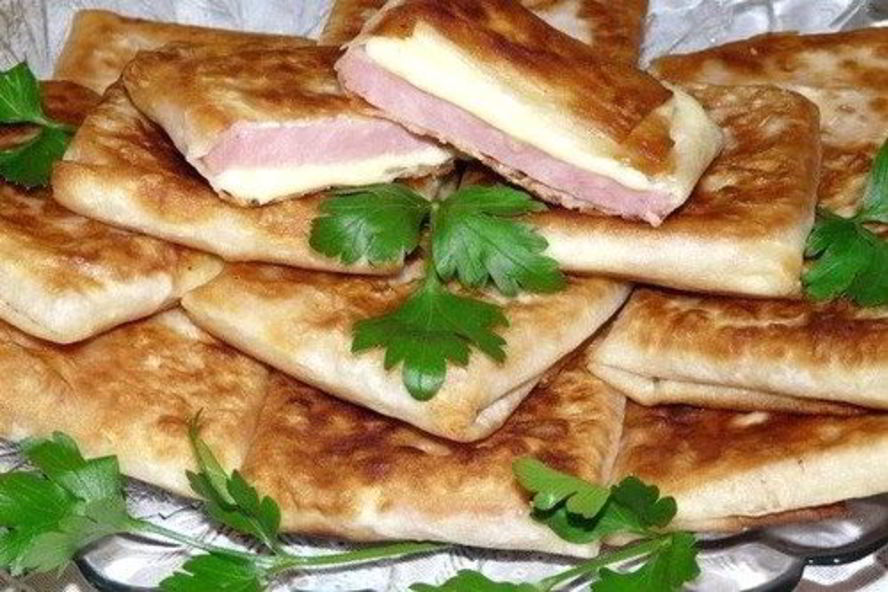 Рецепт пирожки из тонкого лаваша с сыром и ветчиной