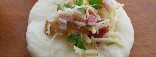 пирожки погача с колбасой и сыром. Шаг 4