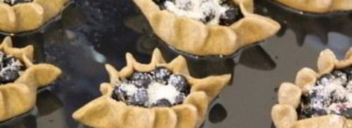 пирожки с черникой из пресного теста. Шаг 4