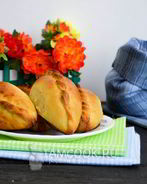 Пирожки с луком и яйцом в духовке