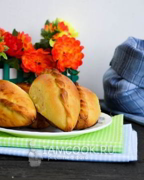 Пирожки с луком и яйцом в духовке