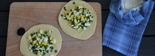 пирожки с луком и яйцом в духовке. Шаг 10