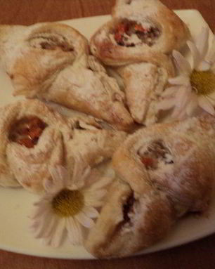 Пирожки с орехами на слоеном тесте