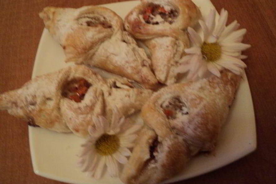 Рецепт пирожки с орехами на слоеном тесте