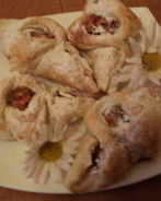 Пирожки с орехами на слоеном тесте