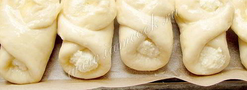 пирожки с творогом из дрожжевого теста. Шаг 13