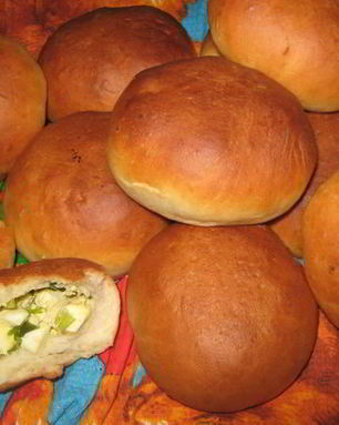 Пирожки с яйцом и луком