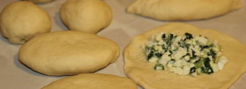 пирожки с зеленым луком и яйцами. Шаг 4