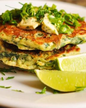 Пирожки с зеленым луком и яйцом