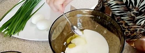 пирожки с зеленым луком и яйцом. Шаг 4