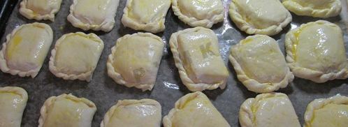 пирожки слоеные конвертики с сыром и ветчиной. Шаг 11