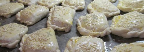 пирожки слоеные конвертики с сыром и ветчиной. Шаг 12