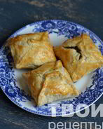 Слоеные пирожки с куриной печенью