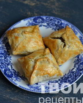 Слоеные пирожки с куриной печенью