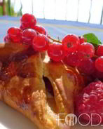 Слоеные пирожки с малиной