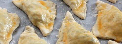 слоеные пирожки с яйцом и зеленым луком. Шаг 5